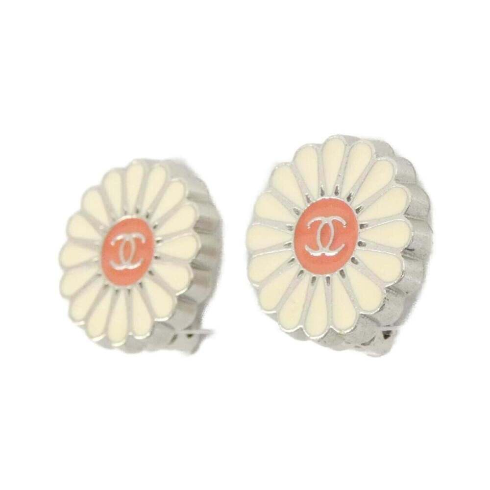 CHANEL White Earrings - Picture 2 of 3